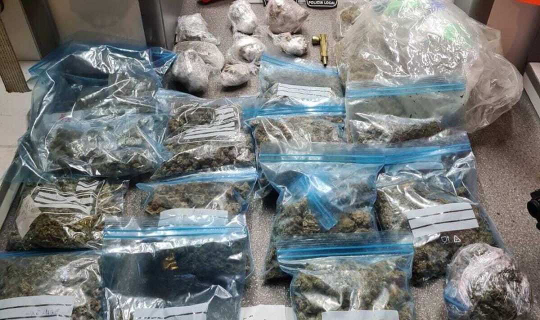 La Policía Local detiene a dos personas con más de un kilo de droga en un control rutinario en la Avenida Trinidad