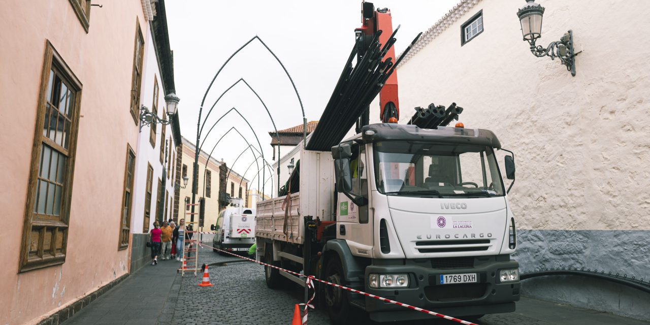 El Ayuntamiento de La Laguna inicia el montaje de su alumbrado navideño