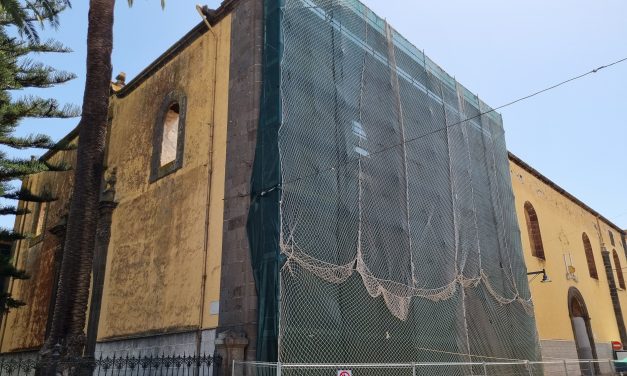 Las obras en la iglesia de San Agustín se trasladan al exterior para asegurar la conservación de la fachada