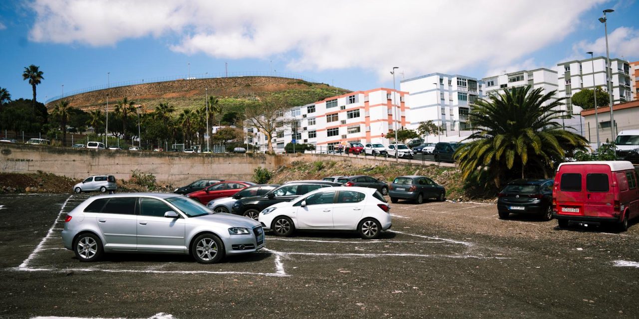 El Ayuntamiento de La Laguna habilita cerca de un centenar de plazas de aparcamiento en El Cardonal