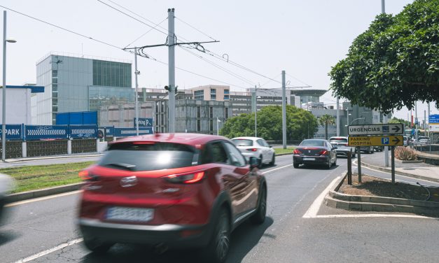 El asfaltado de la carretera La Cuesta-Taco obliga a reorganizar el tráfico de acceso al Hospital Universitario