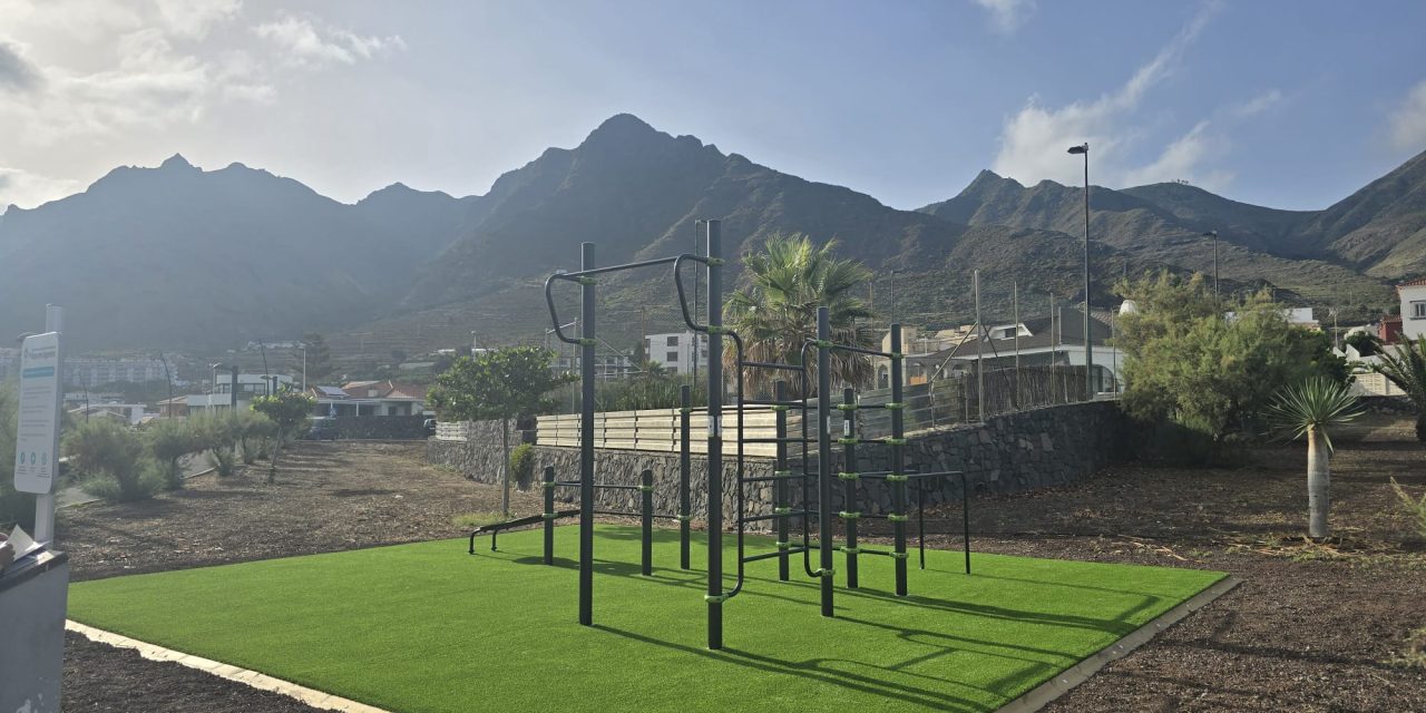 La Laguna amplía su red de instalaciones deportivas al aire libre con un parque de calistenia en Bajamar