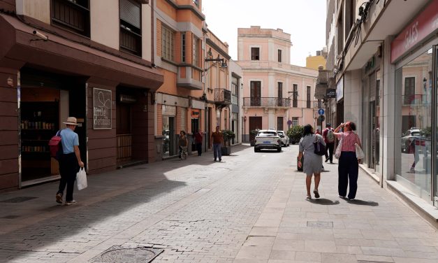 El Ayuntamiento prolongará hasta la Avenida de la Trinidad las roderas de asfalto de la calle Herradores