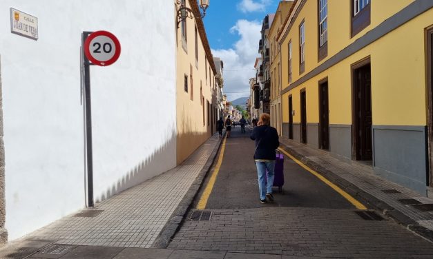 El Ayuntamiento peatonaliza el tramo de la calle Juan de Vera entre San Agustín y Anchieta, en el casco histórico