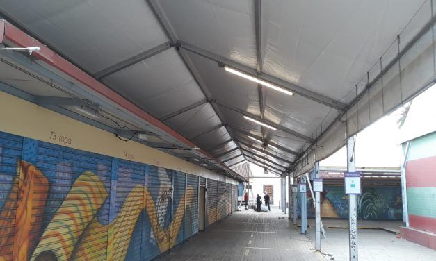 El Ayuntamiento inicia la rehabilitación de las canaletas y carpas externas del Mercado Municipal