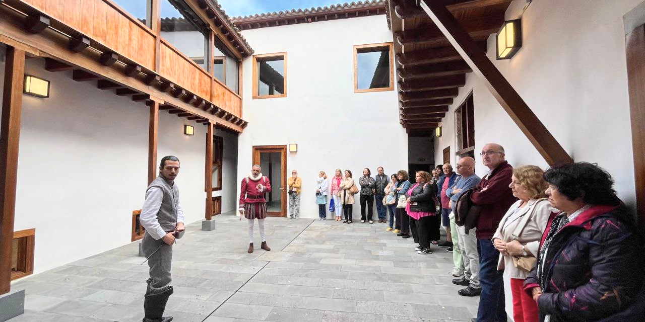 Las jornadas de puertas abiertas en la Casa Anchieta ofrecen rutas teatralizadas con intérpretes de lengua de signos