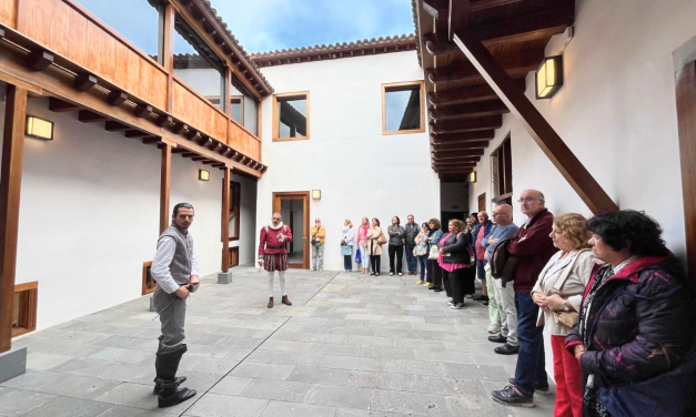 Las jornadas de puertas abiertas en la Casa Anchieta ofrecen rutas teatralizadas con intérpretes de lengua de signos