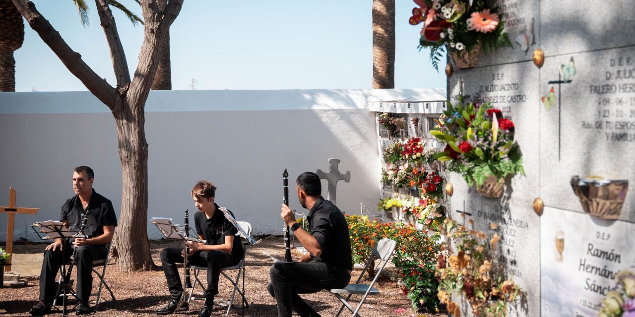 La Laguna amplía los horarios de sus cementerios y programa veladas musicales por el Día de Todos los Santos