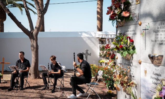 La Laguna amplía los horarios de sus cementerios y programa veladas musicales por el Día de Todos los Santos