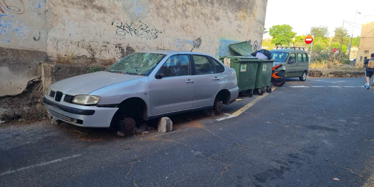 La Laguna ofrece un servicio gratuito de retirada de vehículos en desuso