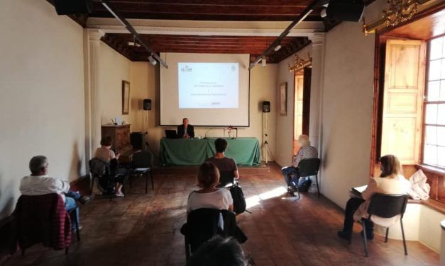 El Instituto de Estudios Canarios ofrece formación en Cosmología
