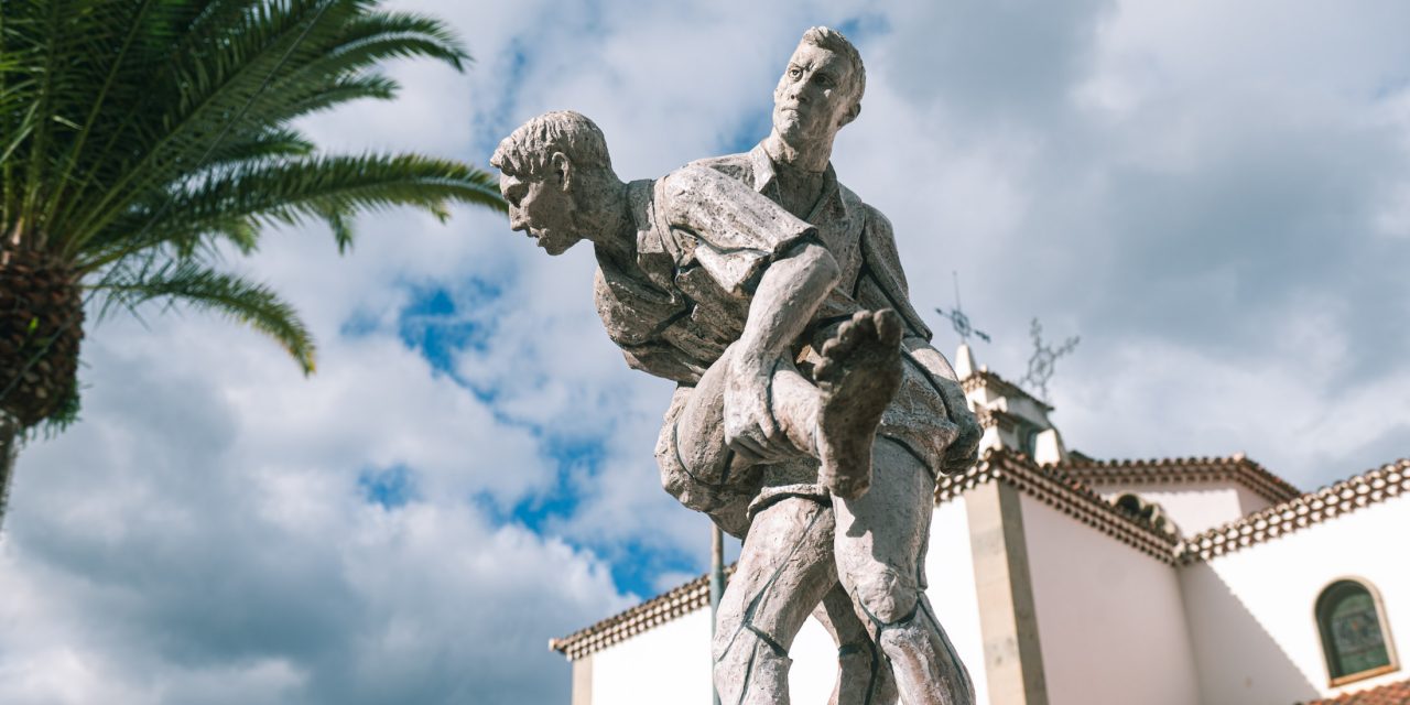 La Laguna dedica una escultura en Valle de Guerra al Club de Lucha Rosario
