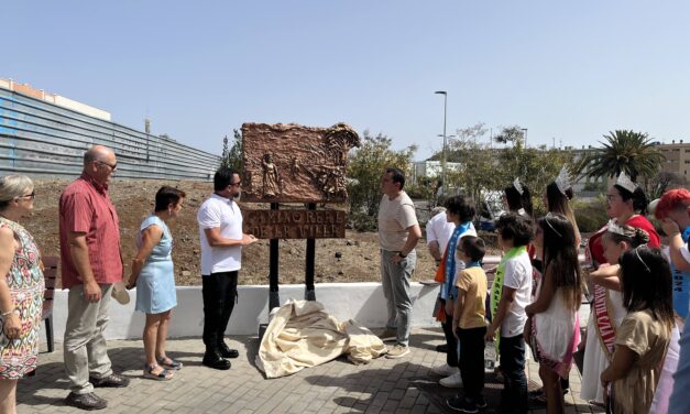Camino de la Villa recuerda su historia y rinde homenaje a sus antepasados con una escultura sobre los oficios y la vida en torno al Camino Real