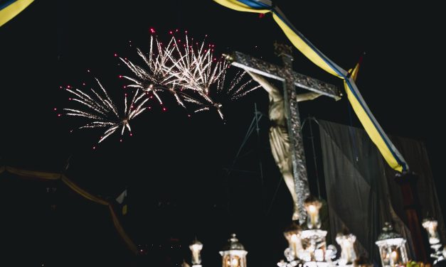La Laguna celebra el día grande del Cristo con el retorno de la imagen a su Santuario y los tradicionales fuegos