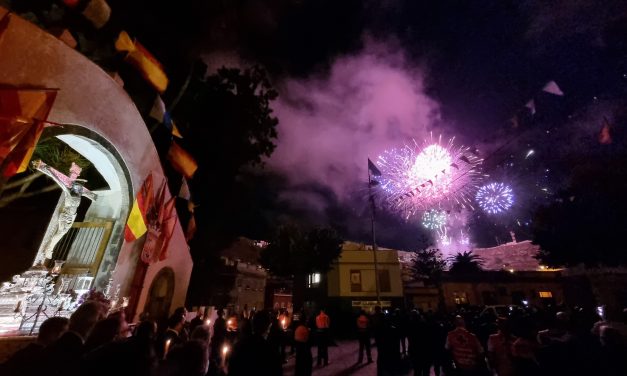 El Ayuntamiento vuelve a dar protagonismo a los fuegos artificiales silenciosos en las Fiestas del Cristo