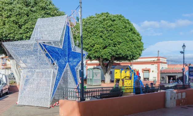Los encendidos navideños se extienden a los barrios y pueblos de La Laguna