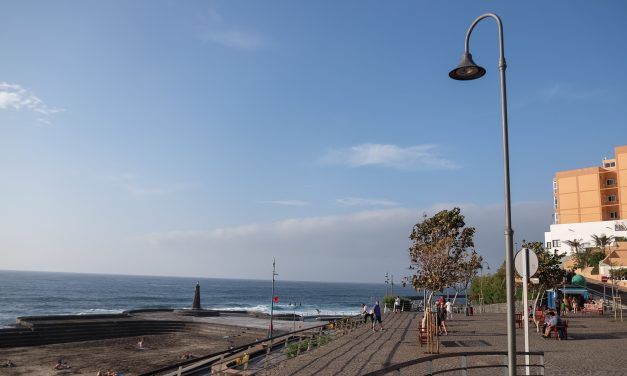 El Ayuntamiento mejora la imagen de la costa lagunera con una actuación integral en los espacios públicos