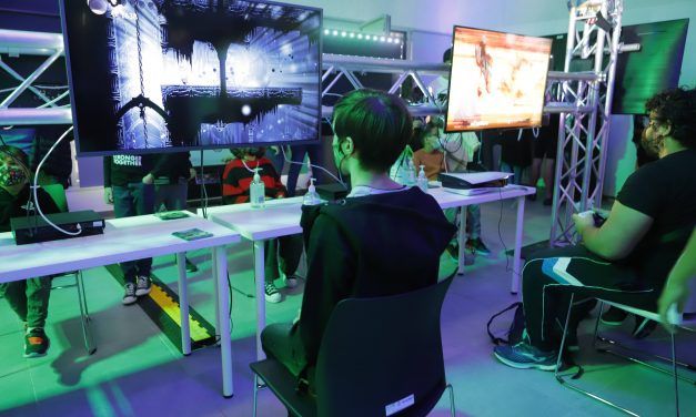 La Laguna organiza actividades y torneos de videojuegos para toda la familia durante la Noche en Blanco