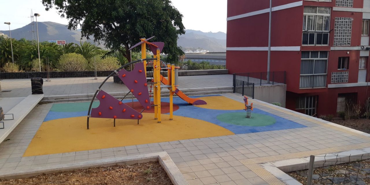 El Ayuntamiento concluye las obras del parque infantil de la urbanización Las Chumberas