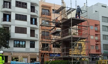 La Laguna concluye la limpieza integral de la estatua de La Milagrosa dentro de la segunda fase del Programa municipal de restauración de esculturas