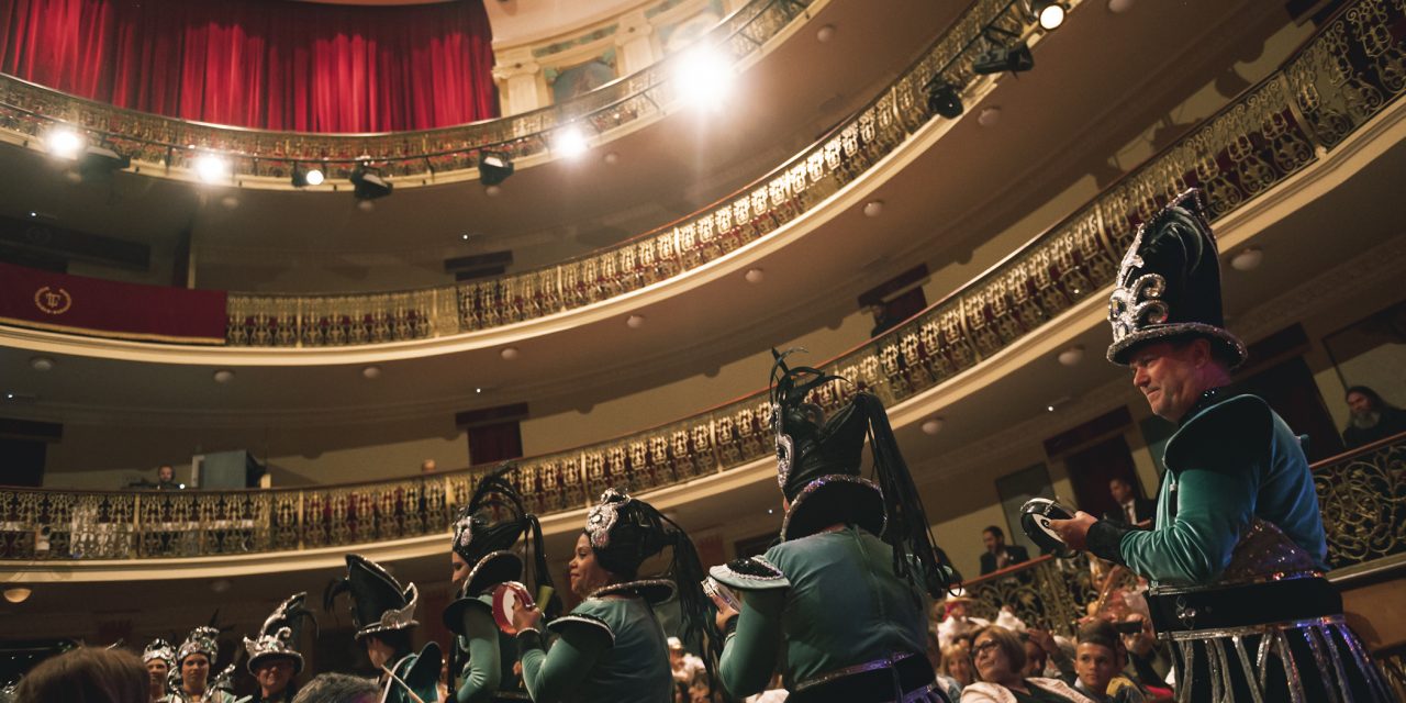 Bambones, Joroperos y Las Valkirias presentan sus fantasías de Carnaval en el Teatro Leal de La Laguna