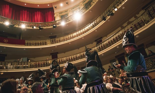 Bambones, Joroperos y Las Valkirias presentan sus fantasías de Carnaval en el Teatro Leal de La Laguna