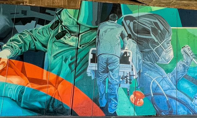 El Ayuntamiento de La Laguna homenajea a todo el personal del HUC con un emotivo mural