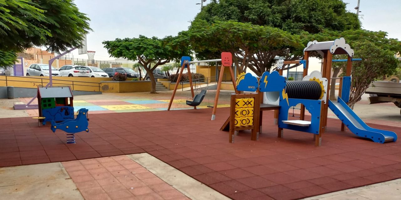 La Laguna culmina la renovación de un parque infantil en Los Andenes