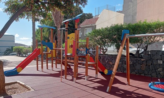 La Laguna inaugura un nuevo parque infantil en la calle San Clemente