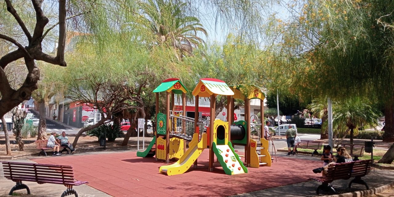 El Ayuntamiento de La Laguna renueva el parque infantil de Los Majuelos