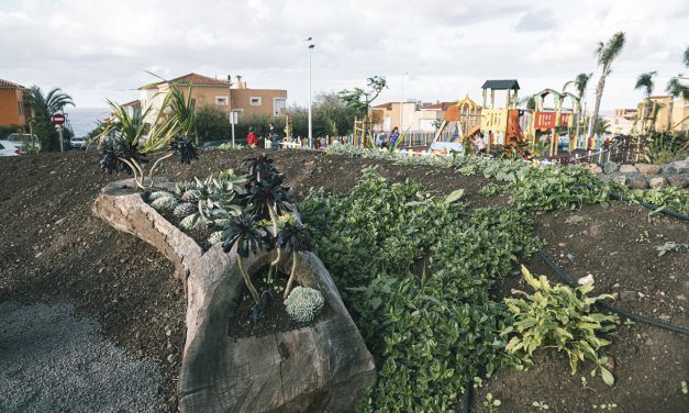 Luis Yeray Gutiérrez inaugura el nuevo parque polivalente de Bajamar, que reúne área deportiva, zona de juegos infantiles y espacio para mascotas