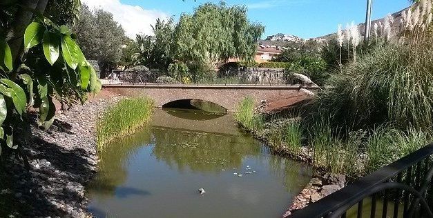 El Ayuntamiento ultima la renovación del parque de La Vega con la puesta a punto de la charca y la red de riego