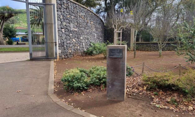 El Ayuntamiento denuncia la sustracción del busto de Pedro González en el parque de la Vega
