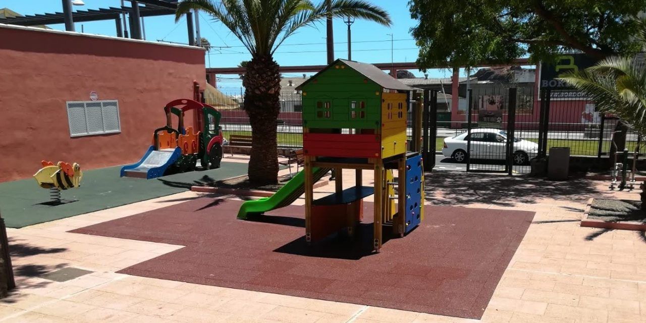 La Laguna amplía el parque infantil de la Plaza San Jerónimo con un complejo de juegos con un tobogán inclusivo