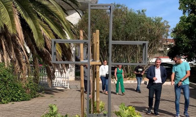 La plaza de la Cruz Chica renueva su imagen con nuevo mobiliario y jardines para las familias del barrio