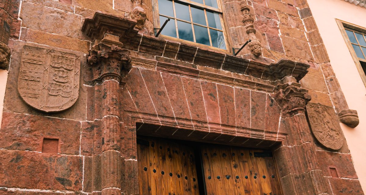 La portada plateresca de la Casa del Corregidor vuelve a lucir tras culminar el proceso de restauración