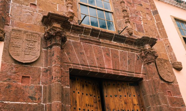 La portada plateresca de la Casa del Corregidor vuelve a lucir tras culminar el proceso de restauración