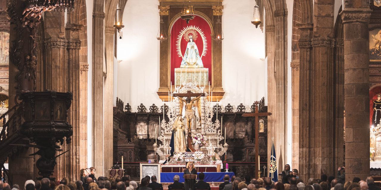 El pregón a cargo de María José García Cabrera anticipa la celebración de la Semana Santa lagunera