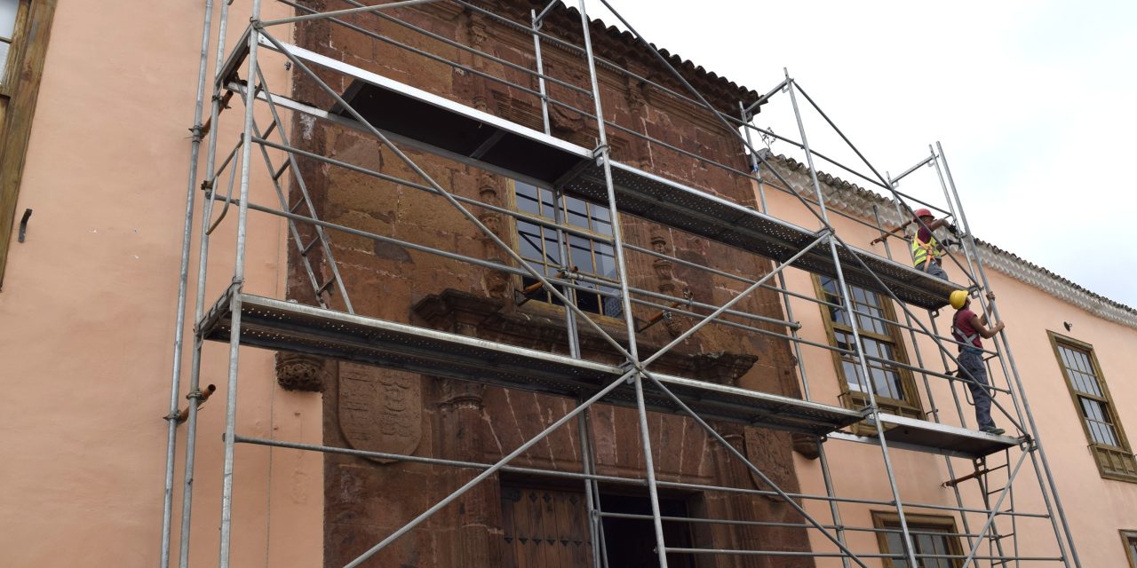 La Laguna inicia la restauración de la portada de la Casa del Corregidor