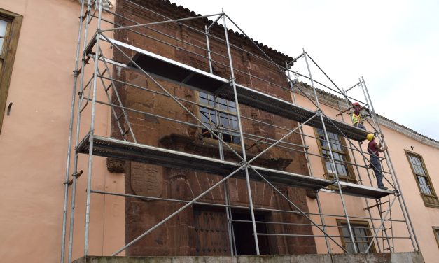 La Laguna inicia la restauración de la portada de la Casa del Corregidor