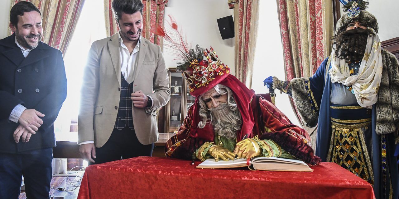 Los Reyes Magos visitan este martes los distritos de La Laguna para saludar a los niños y niñas desde la distancia