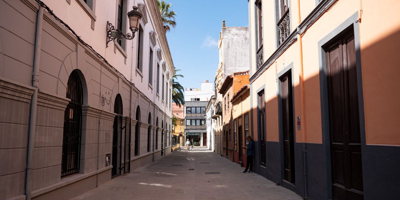 La Laguna reabre la calle Rodríguez Moure tras las obras de peatonalización