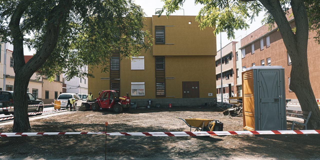 El Ayuntamiento inicia las obras en la plaza de Tamarco para convertirla en un espacio de ocio moderno y accesible