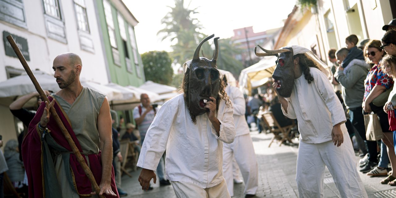 La Laguna reactualiza su antiguo Corpus ante miles de personas con el desfile ‘Diablos y Tarasca’
