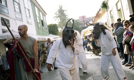 La Laguna reactualiza su antiguo Corpus ante miles de personas con el desfile ‘Diablos y Tarasca’