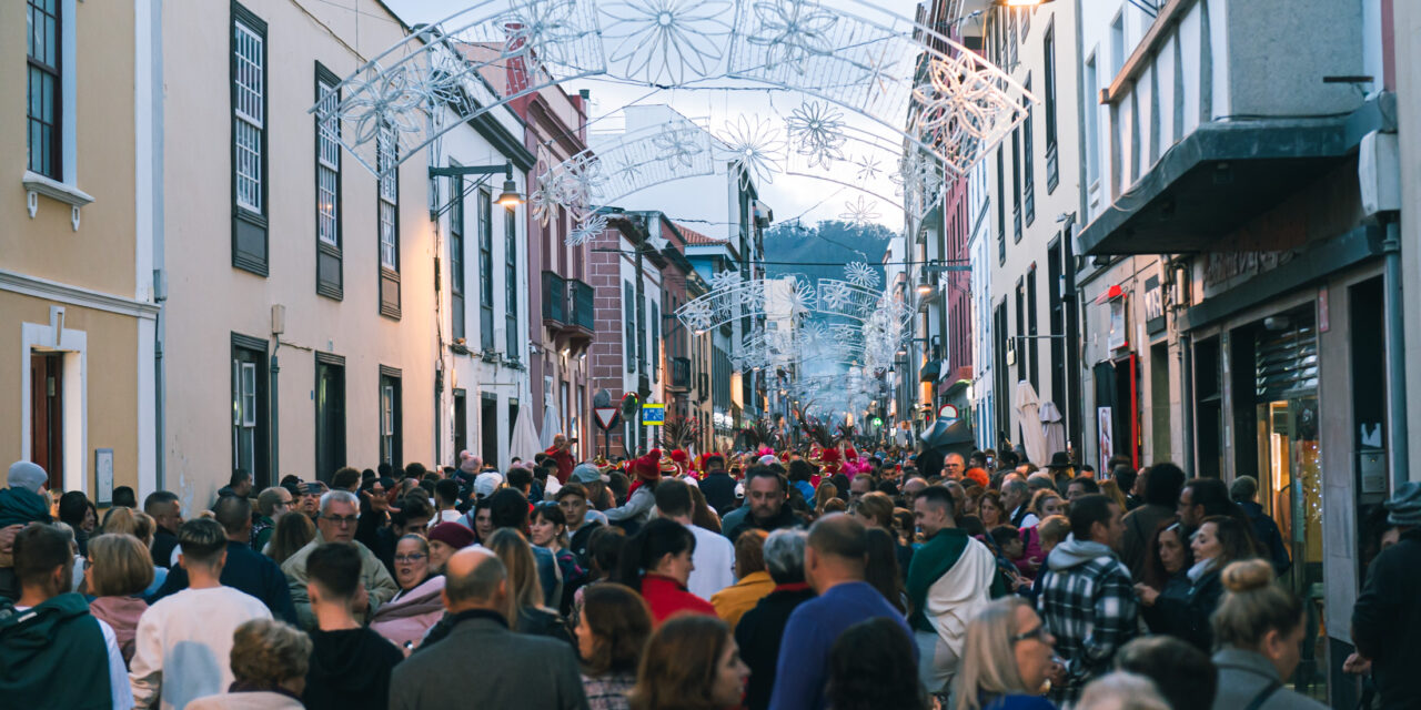 La Laguna refuerza la movilidad para celebrar la Noche en Blanco