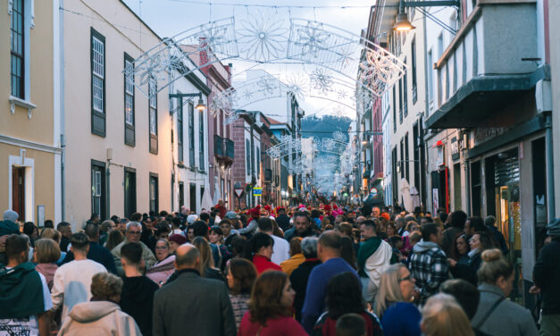 La Laguna refuerza la movilidad para celebrar la Noche en Blanco