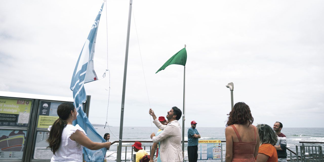 La Bandera Azul reconoce la riqueza medioambiental del litoral lagunero