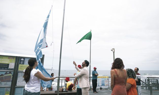 La Bandera Azul reconoce la riqueza medioambiental del litoral lagunero