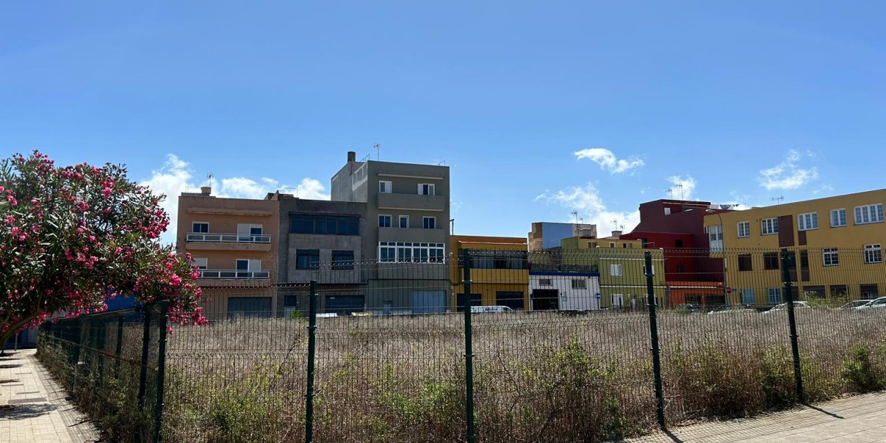 La Laguna habilita un solar municipal en Camino la Villa como aparcamiento provisional para 70 vehículos